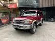 Jual Mobil Toyota Land Cruiser 2023 70 GXL 4.5 di Kalimantan Selatan Manual SUV Marun Rp 2.200.000.000