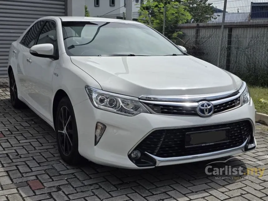 2016 Toyota Camry Hybrid Premium Sedan