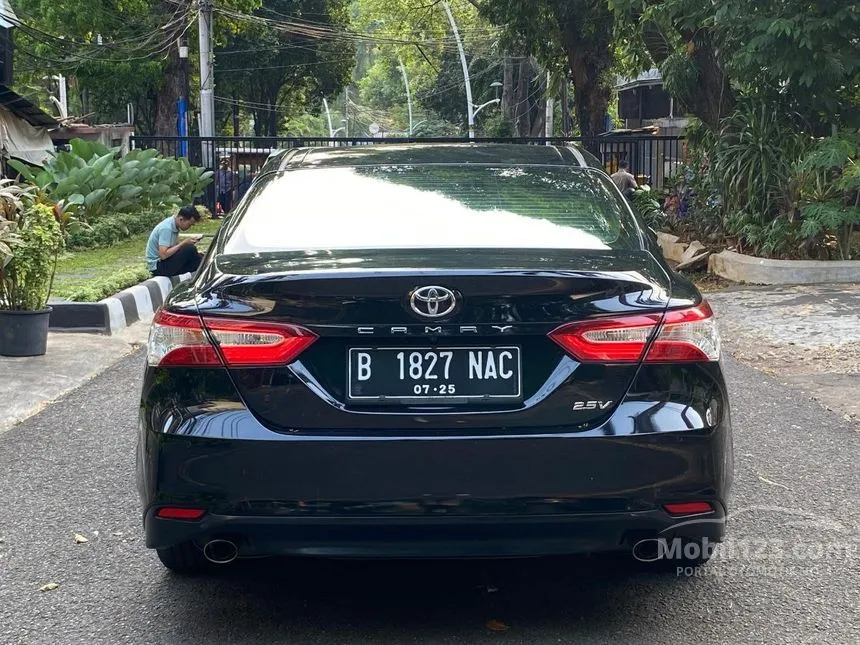 2020 Toyota Camry V Sedan