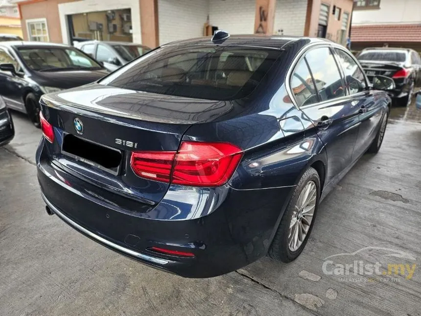 2016 BMW 318i Luxury Sedan
