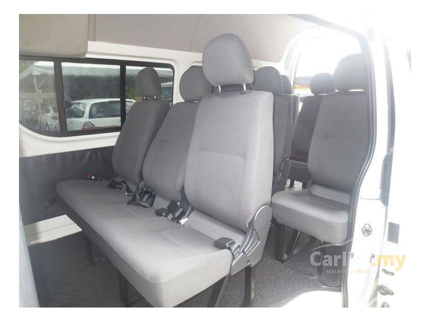 toyota hiace 11 seater