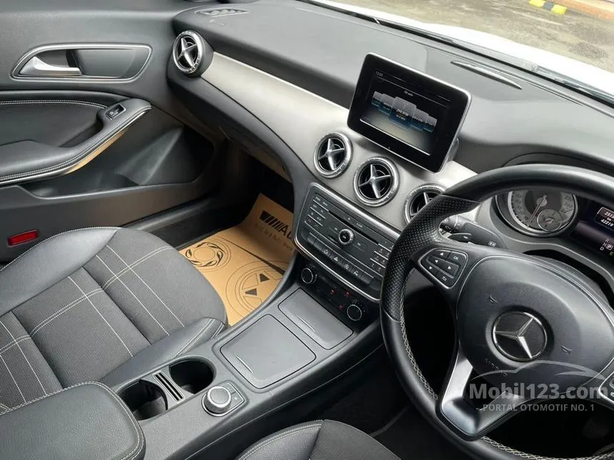 2015 Mercedes-Benz GLA200 Urban SUV