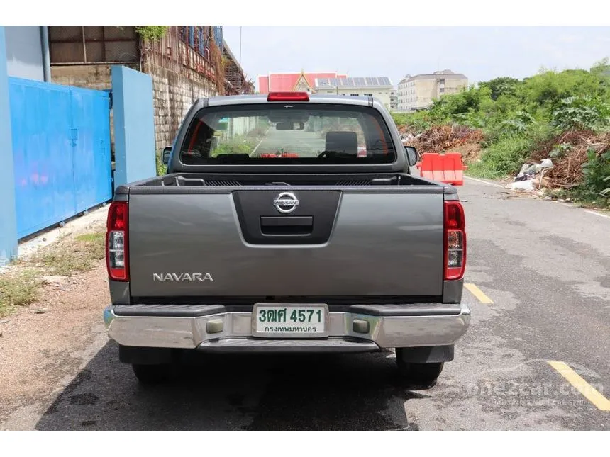 2013 Nissan Frontier Navara Calibre LE King Cab Pickup