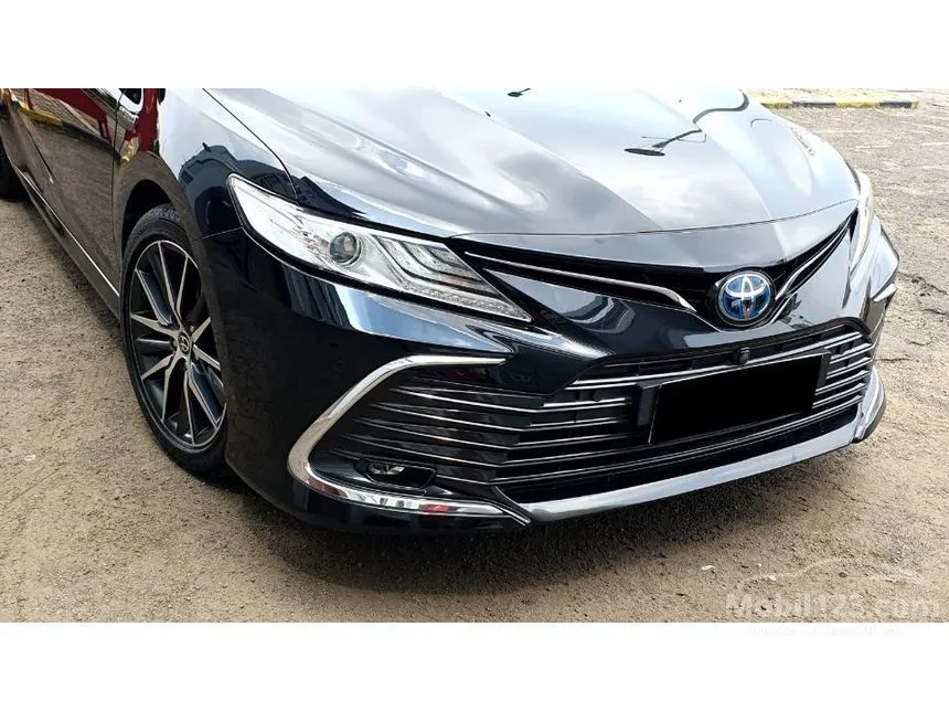 2022 Toyota Camry Hybrid Sedan