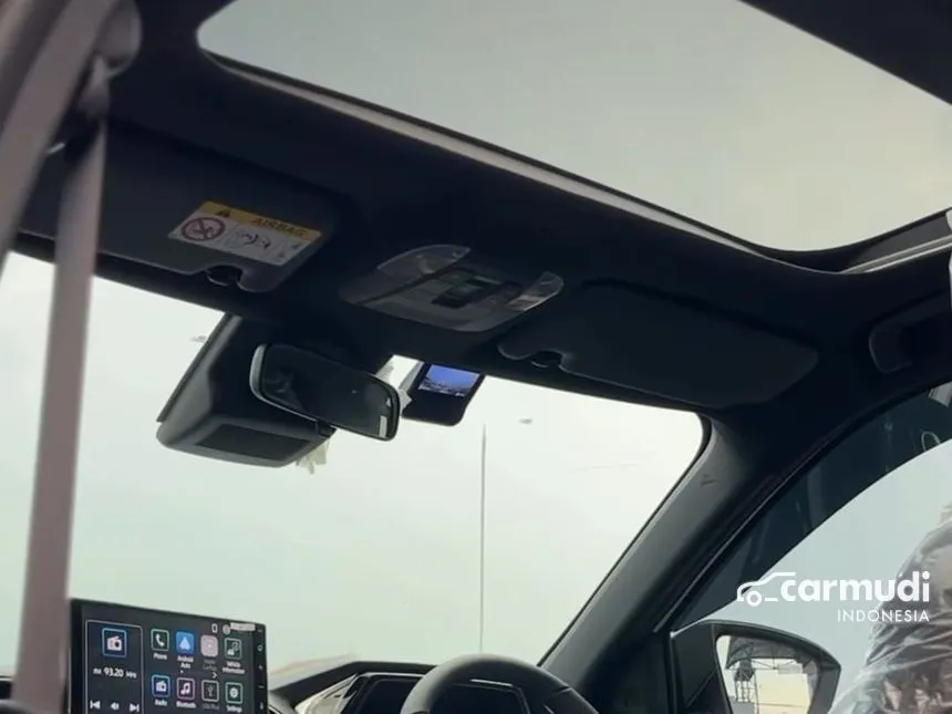 2025 Toyota Yaris Cross S HV SUV