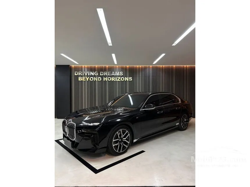 2024 BMW 735i M Sport Sedan