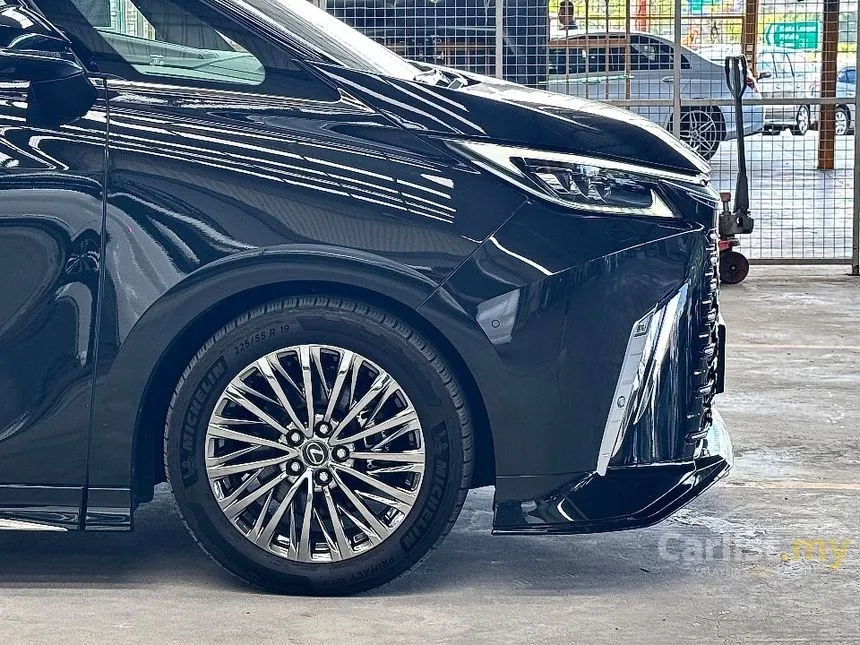 2024 Lexus LM 500h Version L 6 Seater MPV