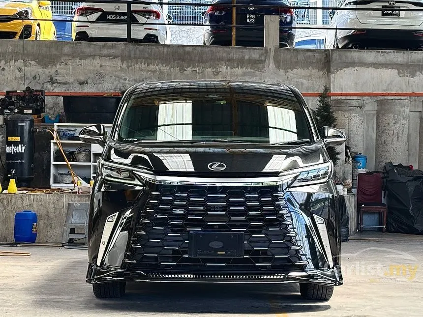 2024 Lexus LM 500h Version L 6 Seater MPV