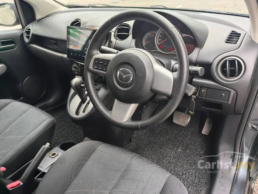 2012 Mazda 2 V Sedan
