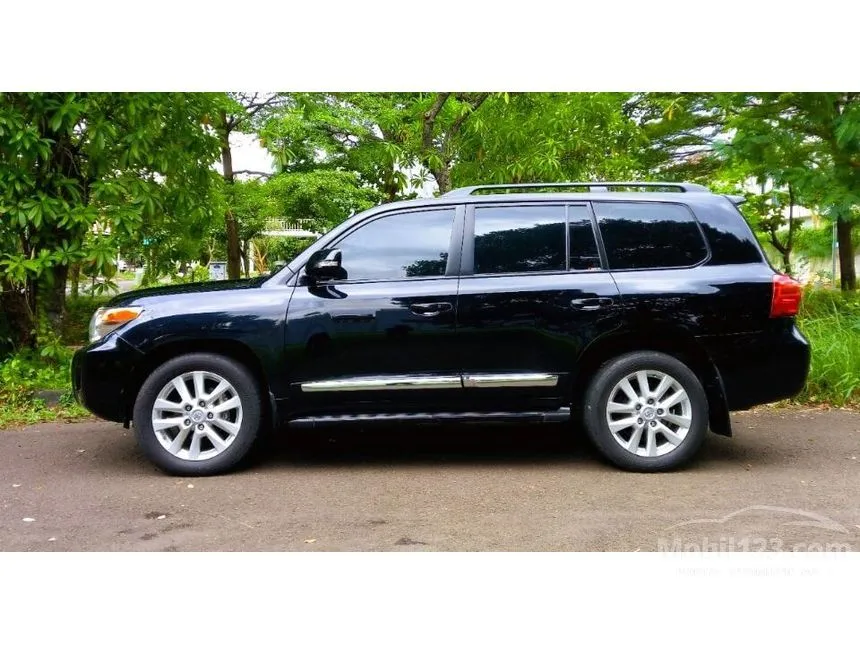 Jual Mobil Toyota Land Cruiser 2013 Full Spec E VX 4.5 di Jawa Barat Automatic SUV Hitam Rp 1.150.000.000