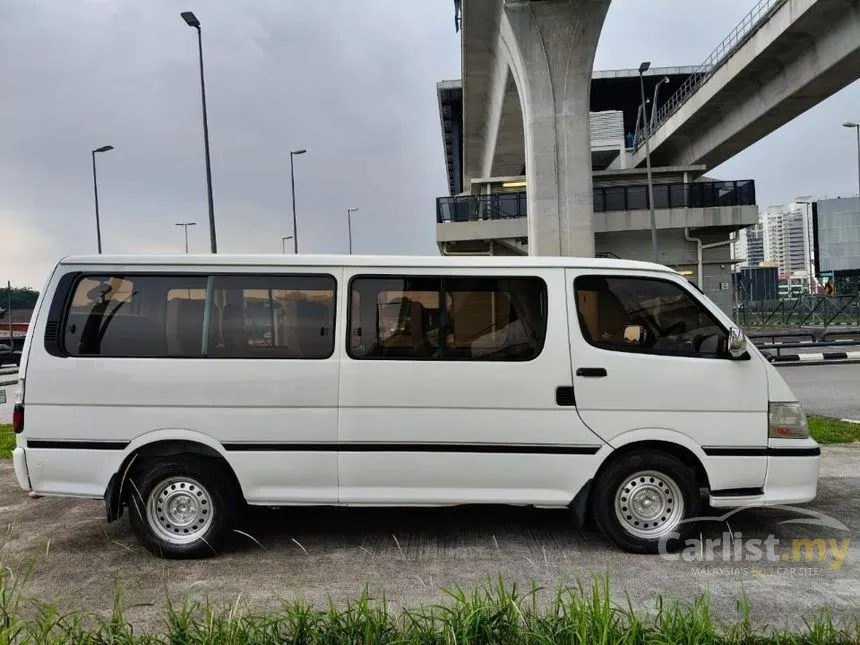 2017 CAM Placer High Roof 14 Seater Van