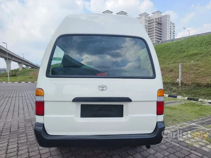 2005 Toyota Hiace Van