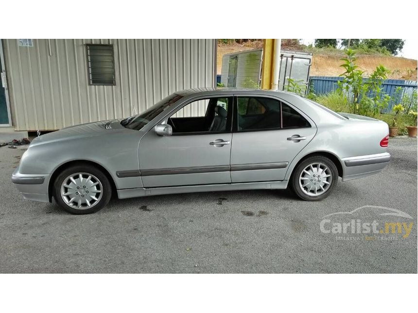 Mercedes-Benz E240 2000 Elegance 2.4 in Pahang Automatic 