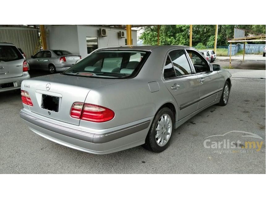 Mercedes-Benz E240 2000 Elegance 2.4 in Pahang Automatic 