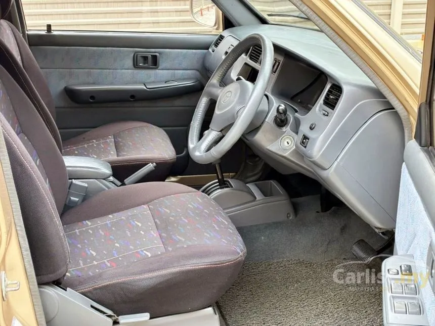 2002 Toyota Unser GLi MPV