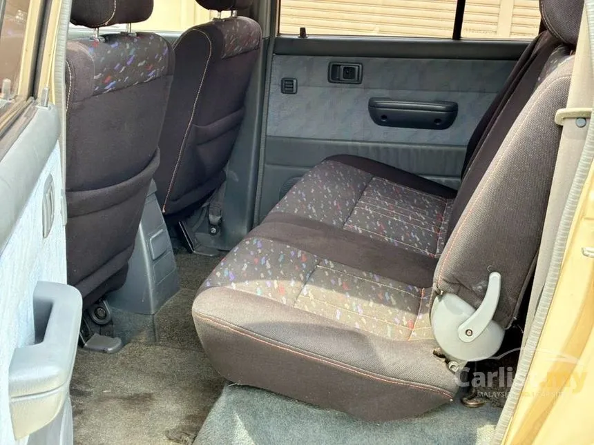 2002 Toyota Unser GLi MPV