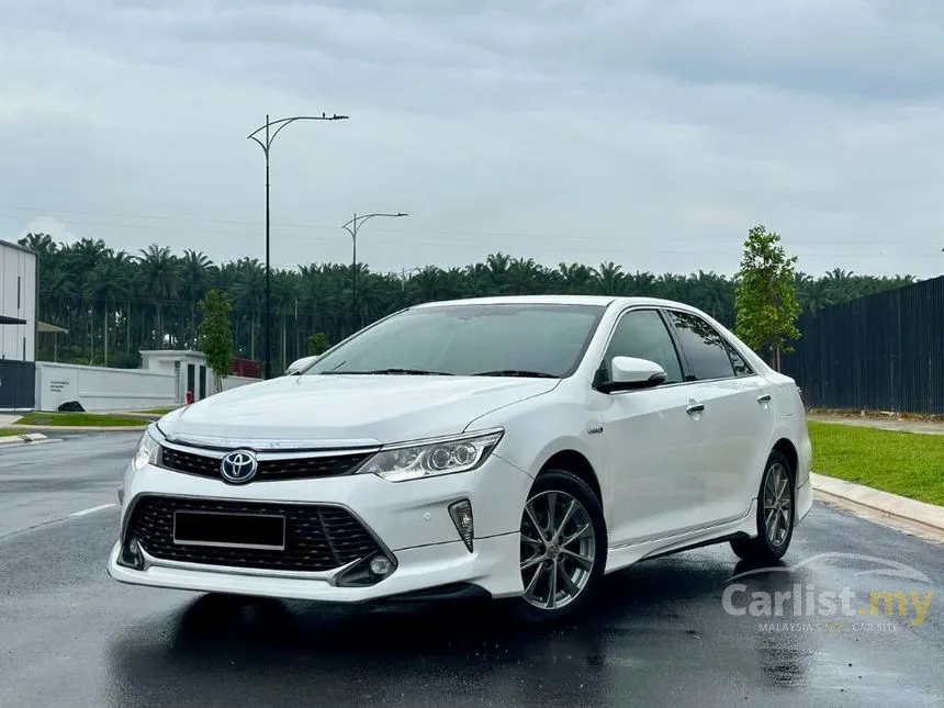 2017 Toyota Camry Hybrid Luxury Sedan