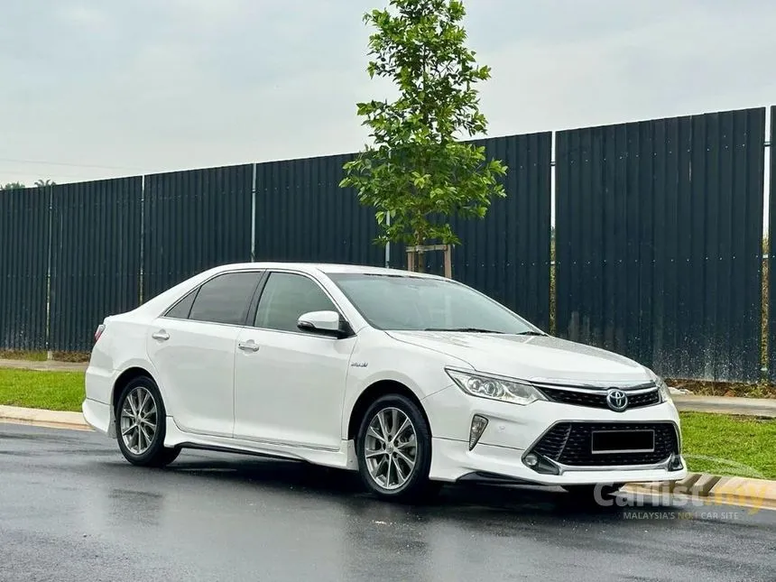 2017 Toyota Camry Hybrid Luxury Sedan