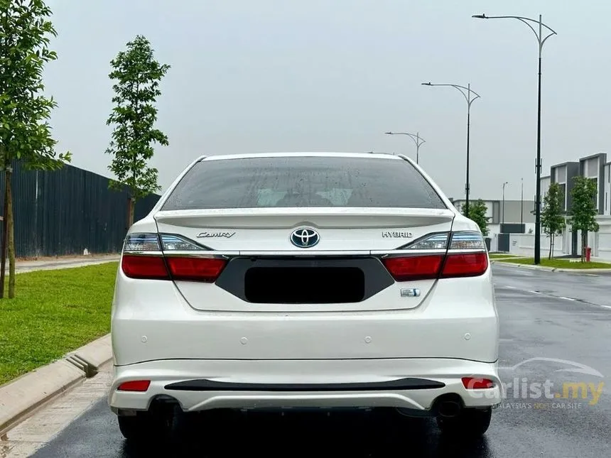 2017 Toyota Camry Hybrid Luxury Sedan