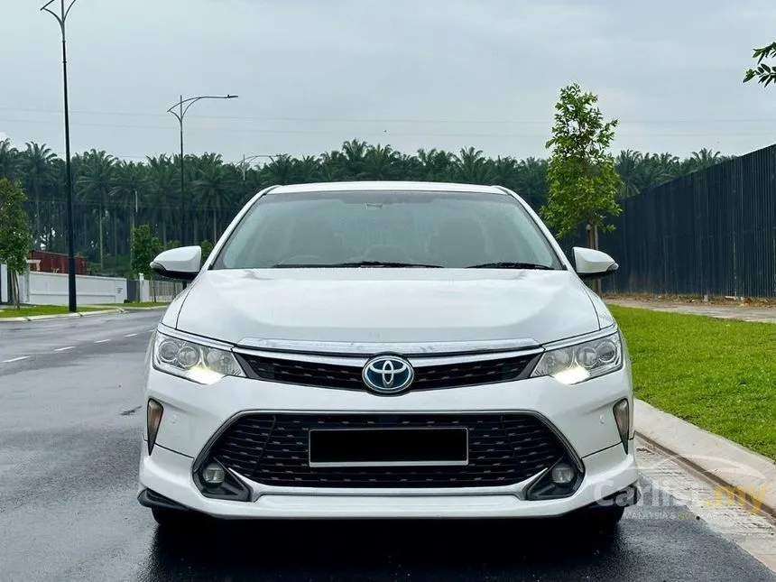 2017 Toyota Camry Hybrid Luxury Sedan