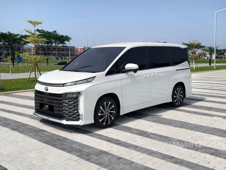 2023 Toyota Voxy (Premium Color) MPV