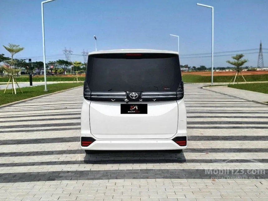 2023 Toyota Voxy (Premium Color) MPV