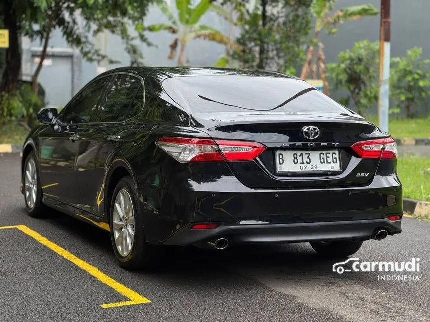 2019 Toyota Camry V Sedan