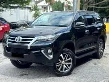 2017 Toyota Fortuner 2.7 SRZ SUV / WARRANTY FREE / NO OFFROAD / FULL LEATHER SEAT / 1 ELEKTRONIK SEAT / POWER BOOT / REVERSE CAMERA / 7 SEATER