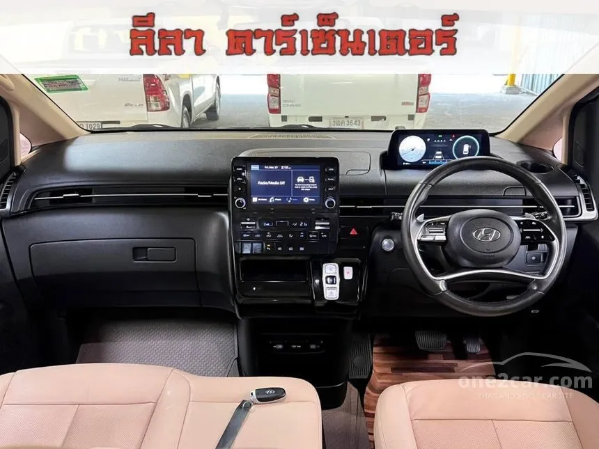 2022 Hyundai Staria SEL Van