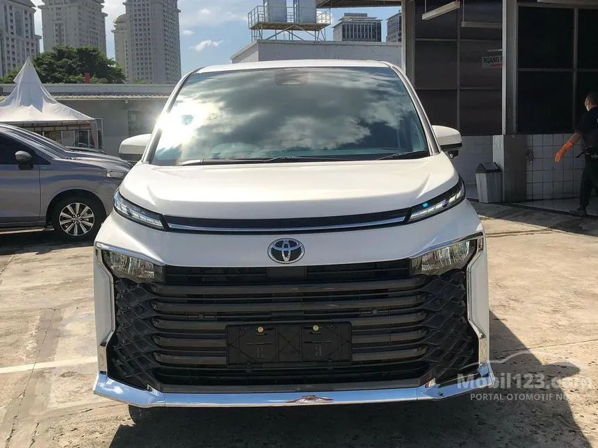 Jual Mobil Toyota Voxy 2023 2.0 di DKI Jakarta Automatic Van Wagon Silver Rp 602.800.000