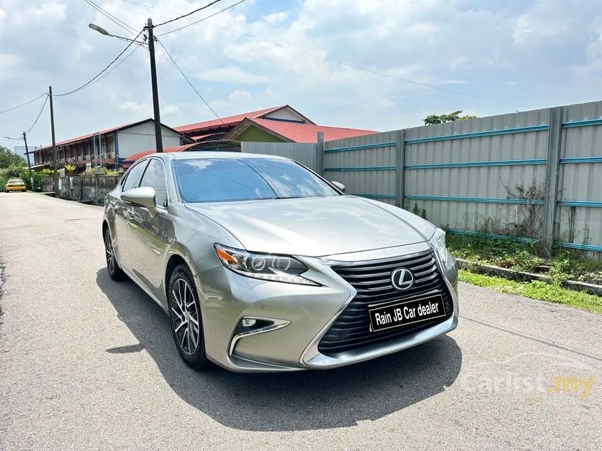 2015 Lexus ES250 Luxury Sedan