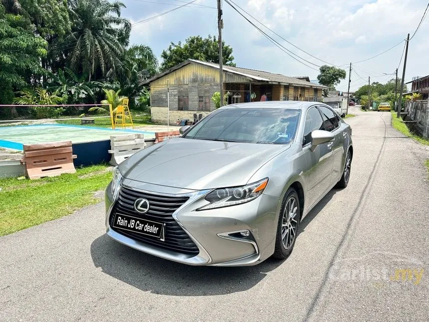 2015 Lexus ES250 Luxury Sedan