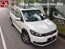 **40KM MILEAGE,FULL SERVICES RECORD,MOONROOF,TURBOCHARGE,DSG GEARBOX,LIKE NEW CAR,DONT MISS***2013 Volkswagen Cross Touran 1.4 MPV