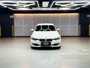 2013 BMW 320i 2.0 Luxury Sedan