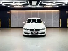 2013 BMW 320i 2.0 Luxury Sedan
