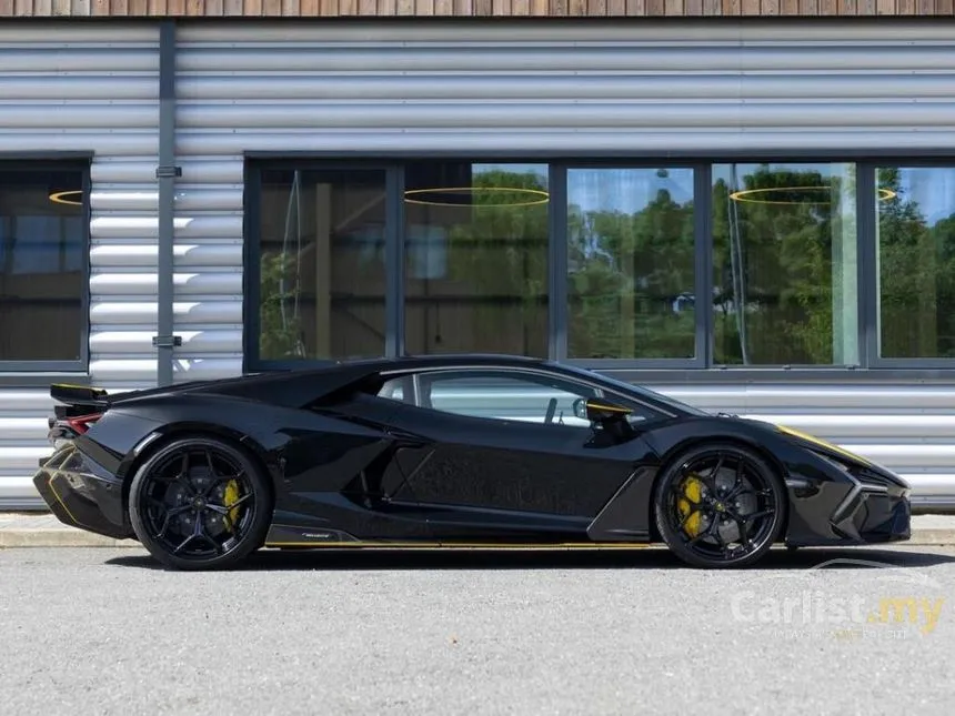 2025 Lamborghini Revuelto Coupe