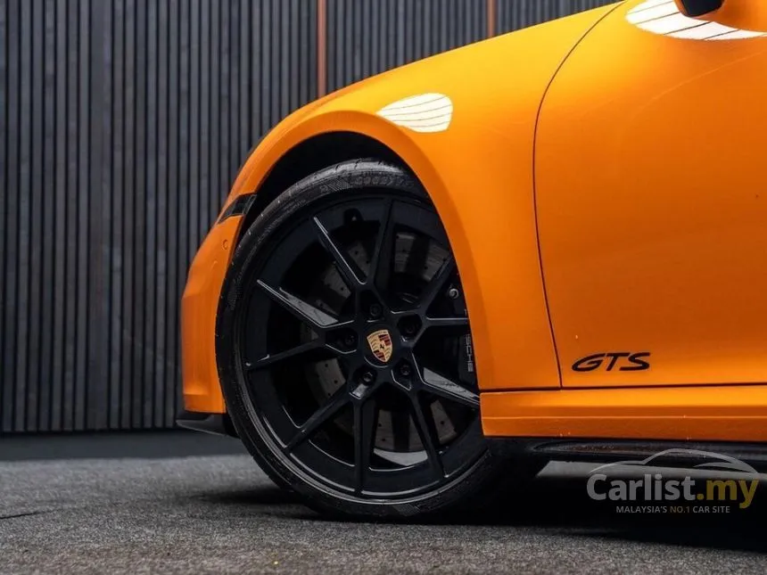 2025 Porsche 911 Carrera 4 GTS Coupe