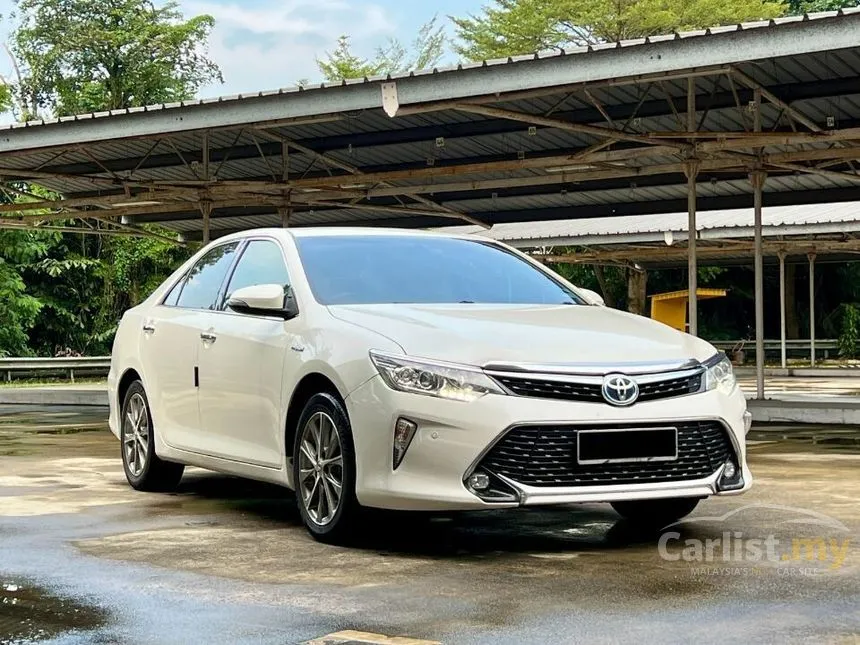 2017 Toyota Camry Hybrid Luxury Sedan