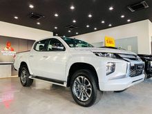 Mitsubishi Triton 2.4 VGT AT Premium Pickup Truck