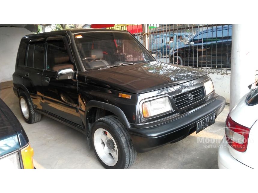 Jual Mobil Suzuki Escudo 1994 JLX 1.6 di Jawa Barat Manual SUV Hitam Rp