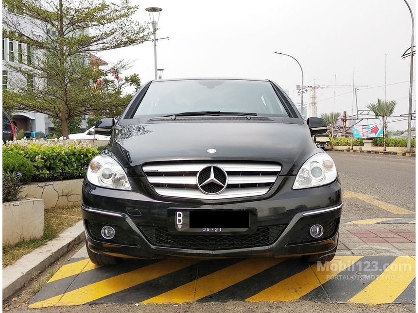 Jual Mobil Mercedes-Benz B180 2010 B180 1.7 di DKI Jakarta 