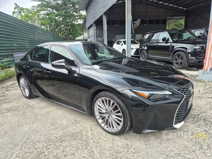 2023 Lexus IS 300 Version L Sedan