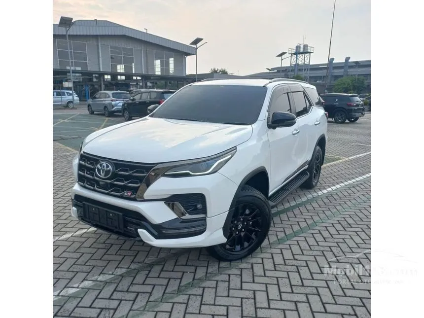 Jual Mobil Toyota Fortuner 2024 GR Sport 2.8 di Jawa Barat Automatic SUV Putih Rp 608.000.000