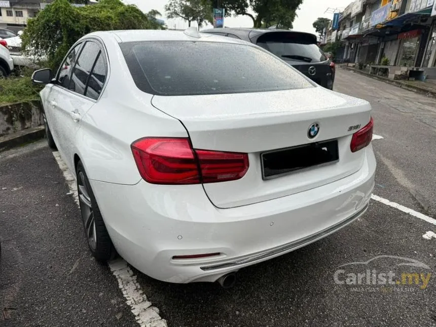 2016 BMW 318i Luxury Sedan