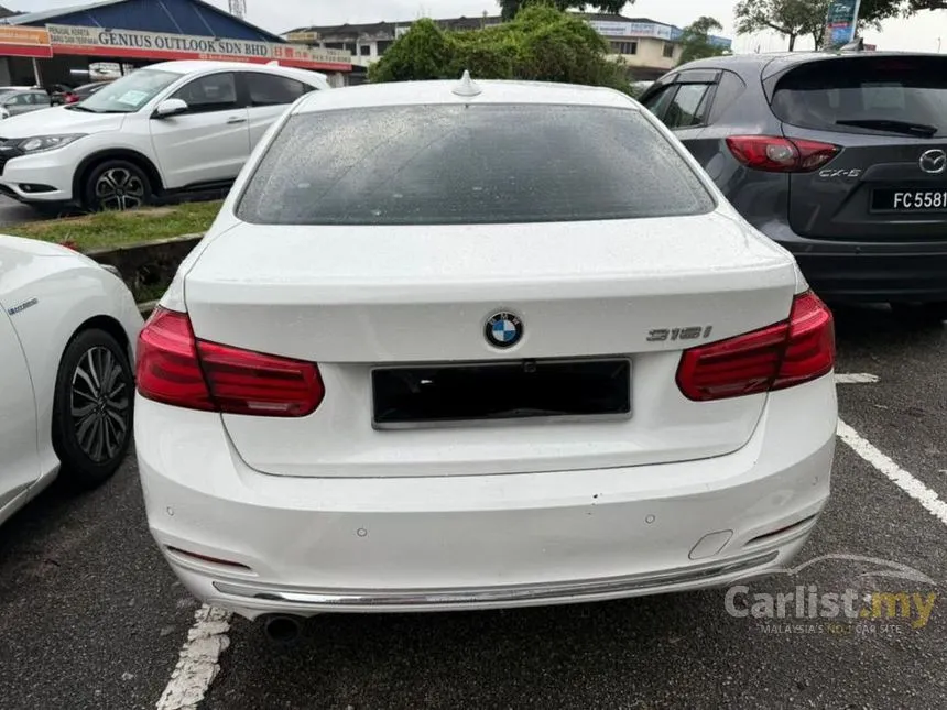 2016 BMW 318i Luxury Sedan