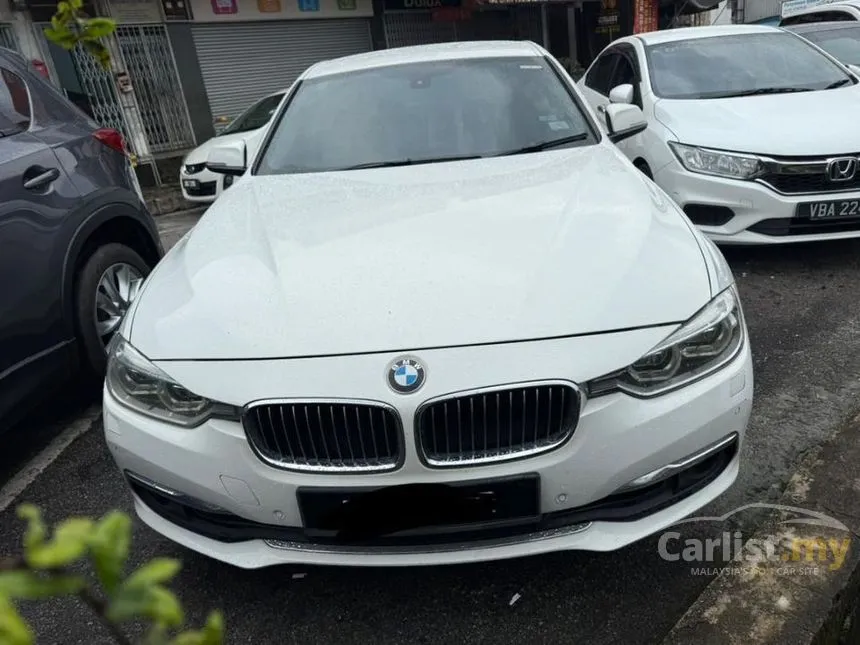 2016 BMW 318i Luxury Sedan