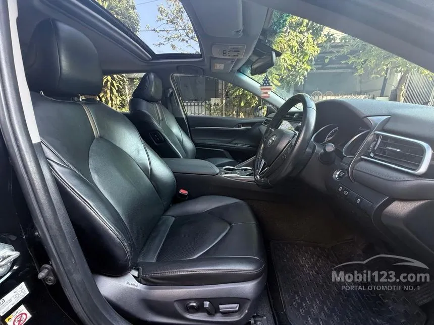2019 Toyota Camry V Sedan