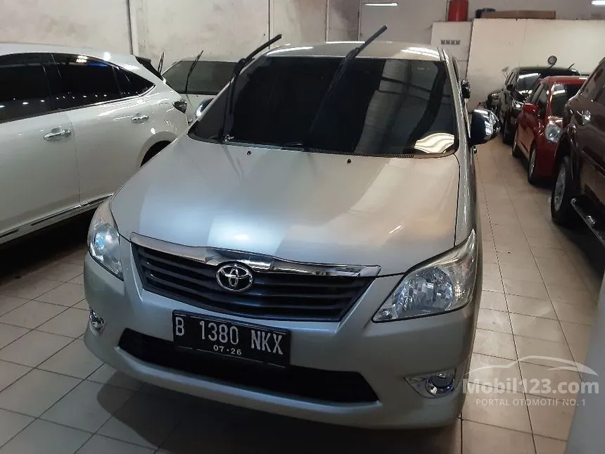 Jual Mobil Toyota Kijang Innova 2013 E 2.0 di Banten Automatic MPV Silver Rp 135.000.000