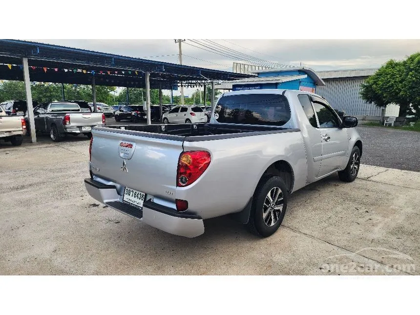 2015 Mitsubishi TRITON GLX Plus Mega Cab Pickup