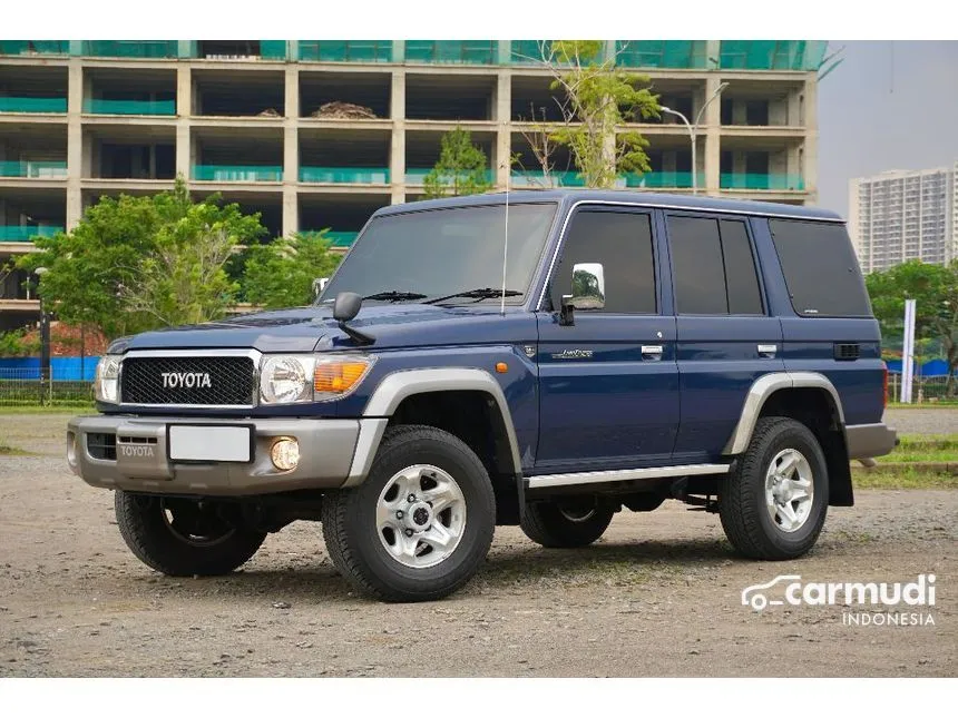 2015 Toyota Land Cruiser 70 GXL 30th Anniversary SUV